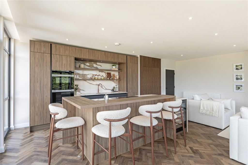 Property photo 3 of 11 Show Home