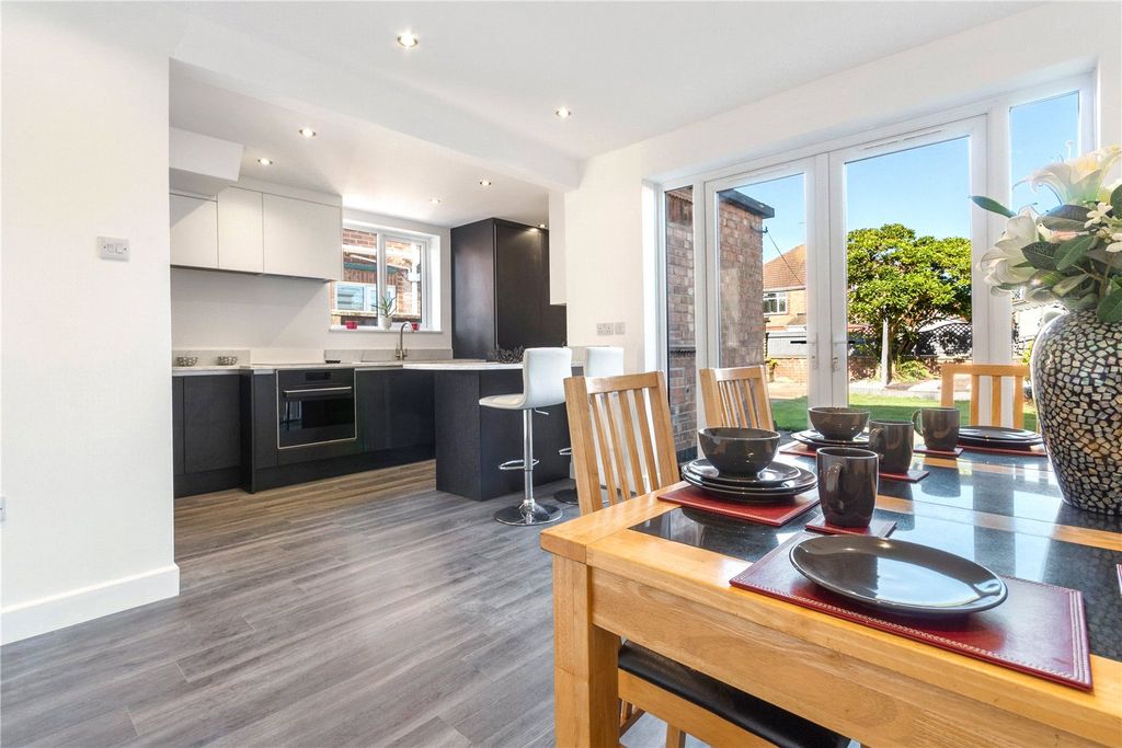 Property photo 3 of 17 Kitchen/Diner