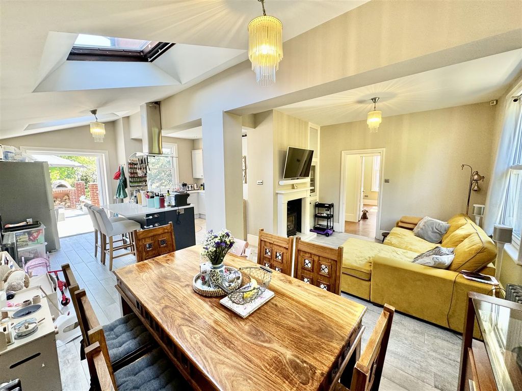 Property photo 3 of 31