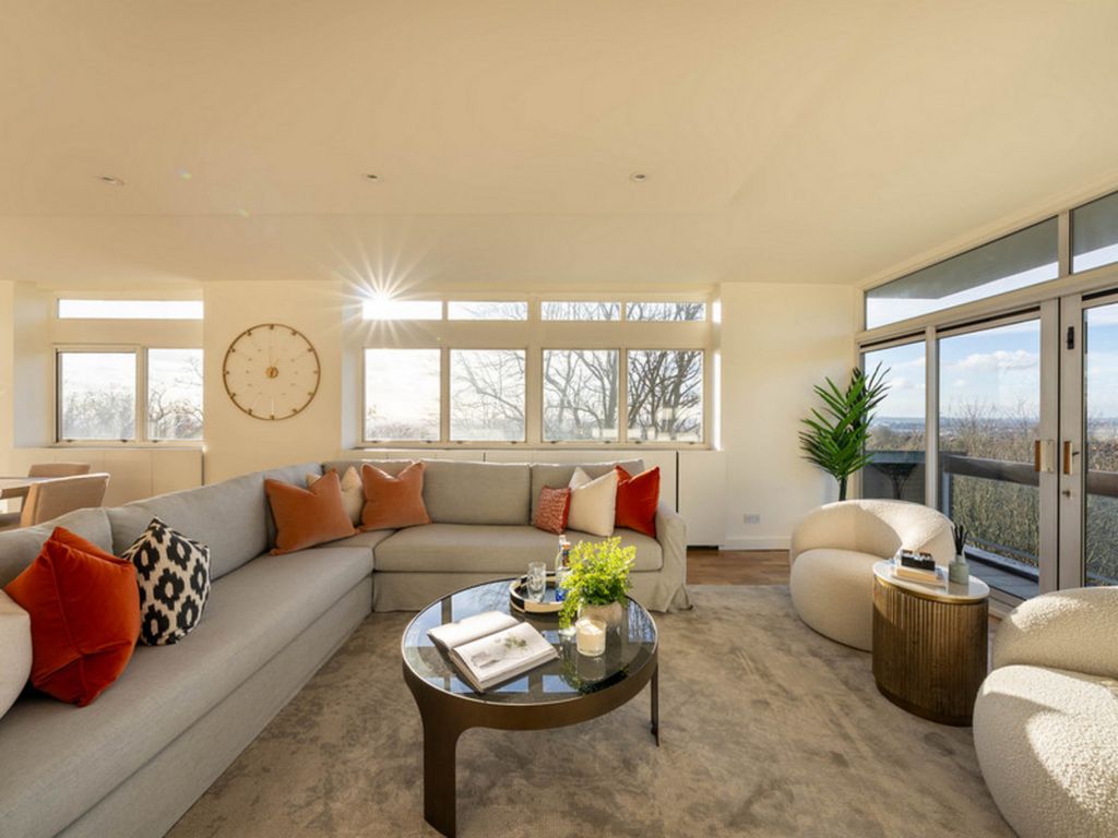 Property photo 3 of 6