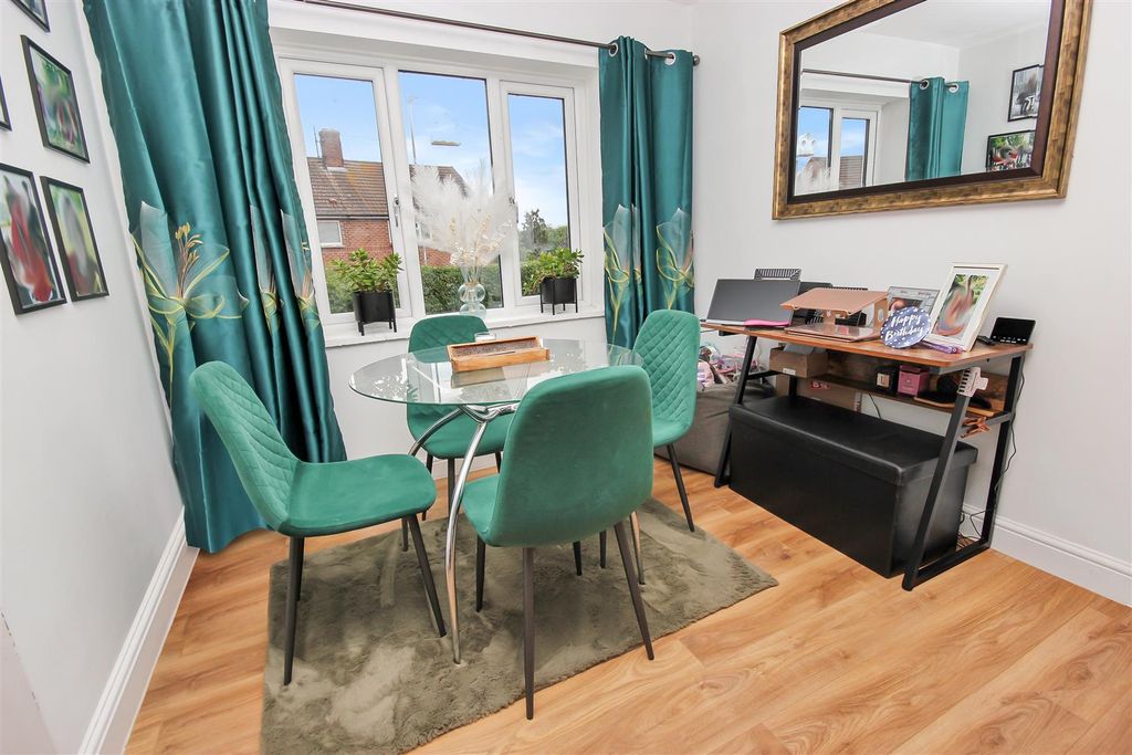 Property photo 3 of 11 Dining Area.Jpg