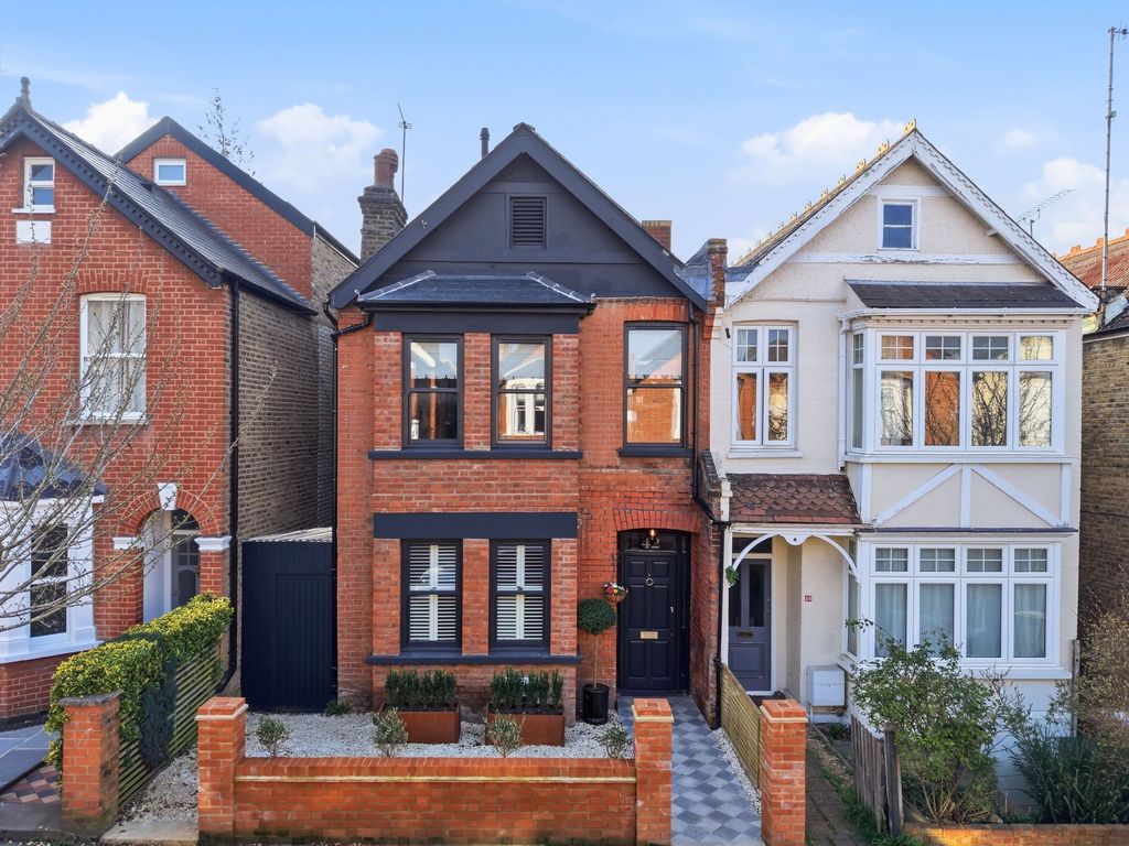 Property photo 2 of 32