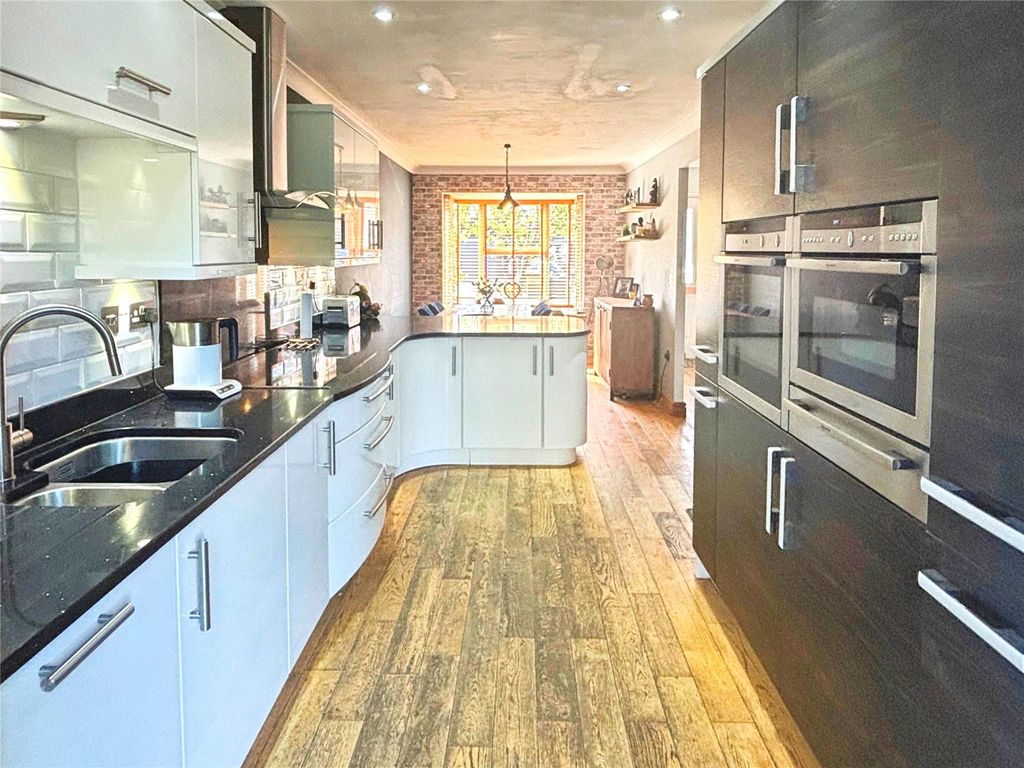 Property photo 2 of 21 Beautiful Kitchen