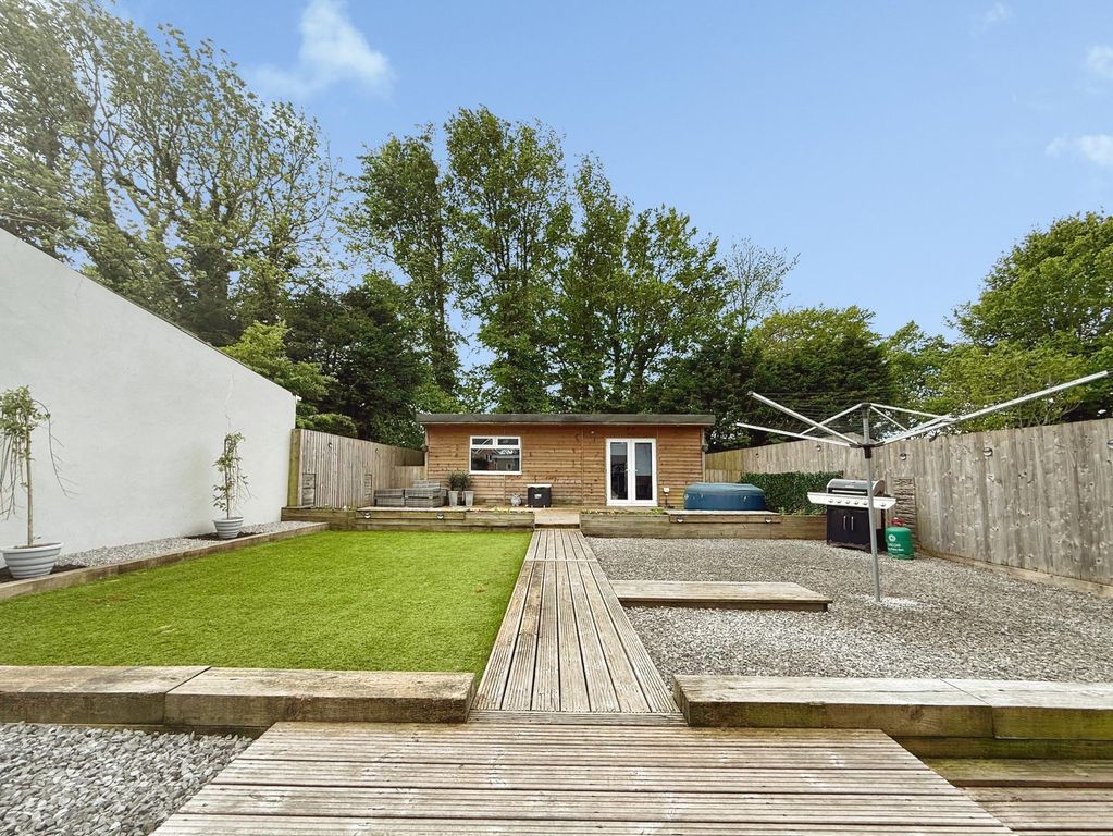 Property photo 2 of 31