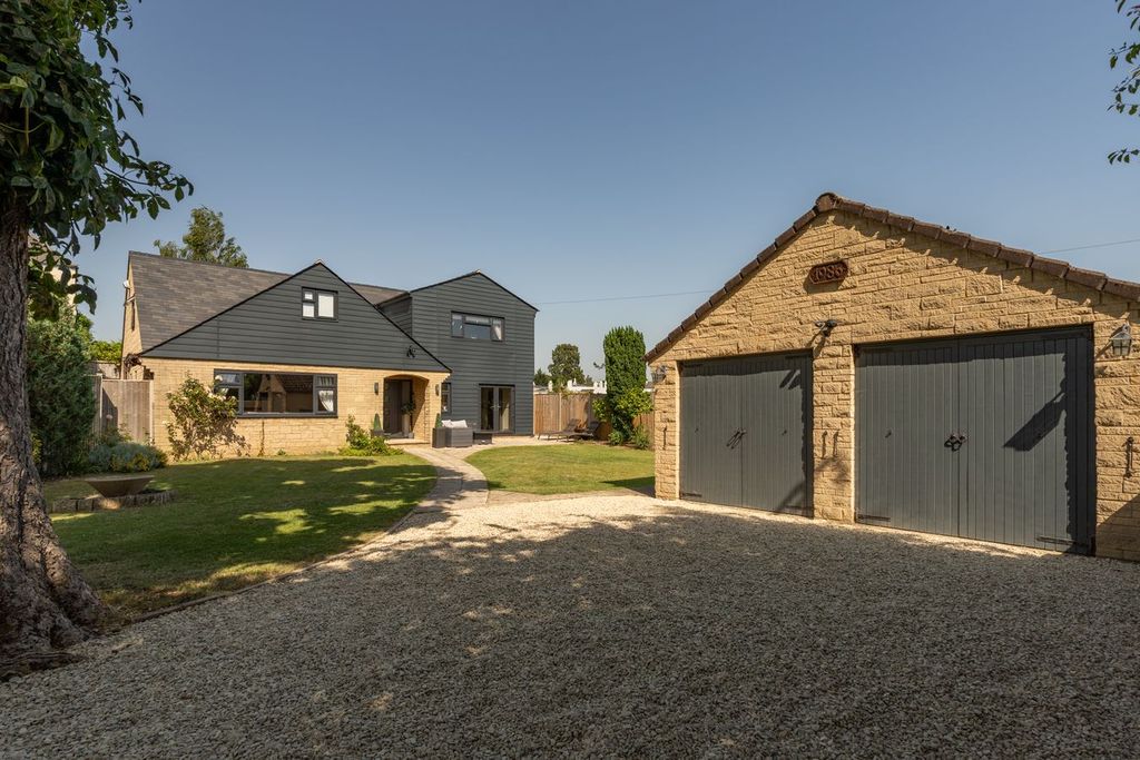 Property photo 1 of 31