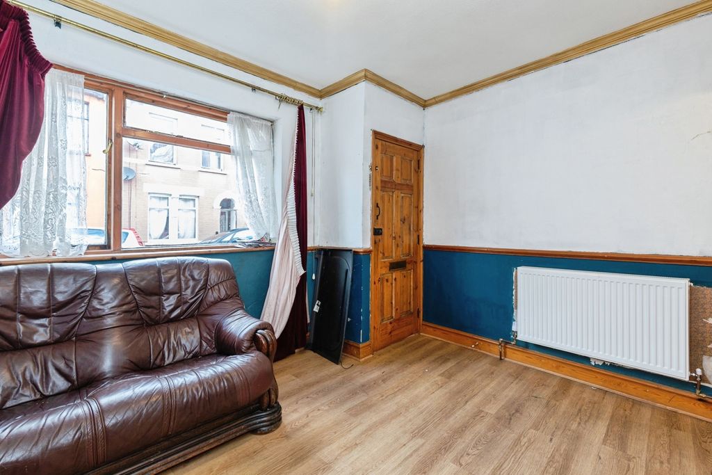 Property photo 2 of 11 Pbox-Img.Jpg