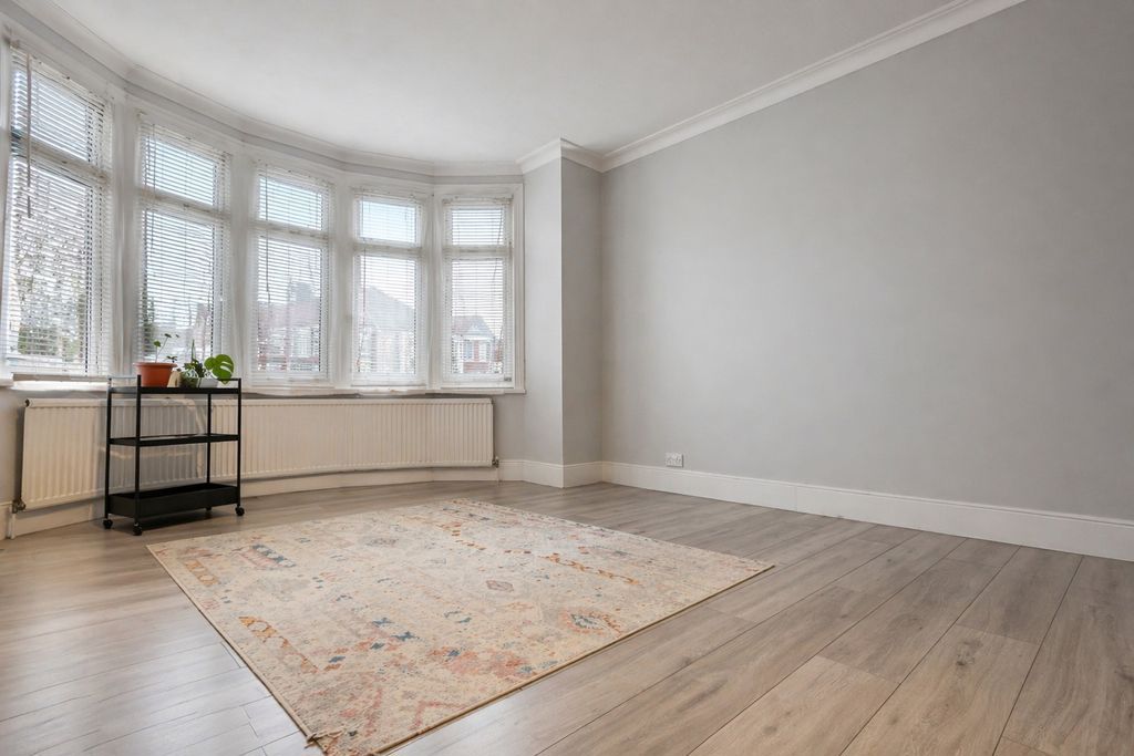 Property photo 3 of 12 Photo 1