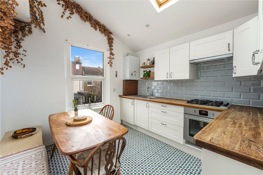 Property photo 2 of 14 Picture No. 11