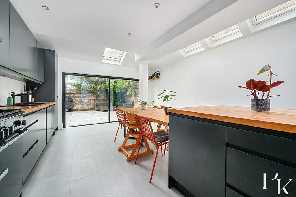 Property photo 1 of 28