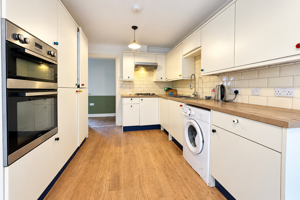 Property photo 2 of 12 Kitchen