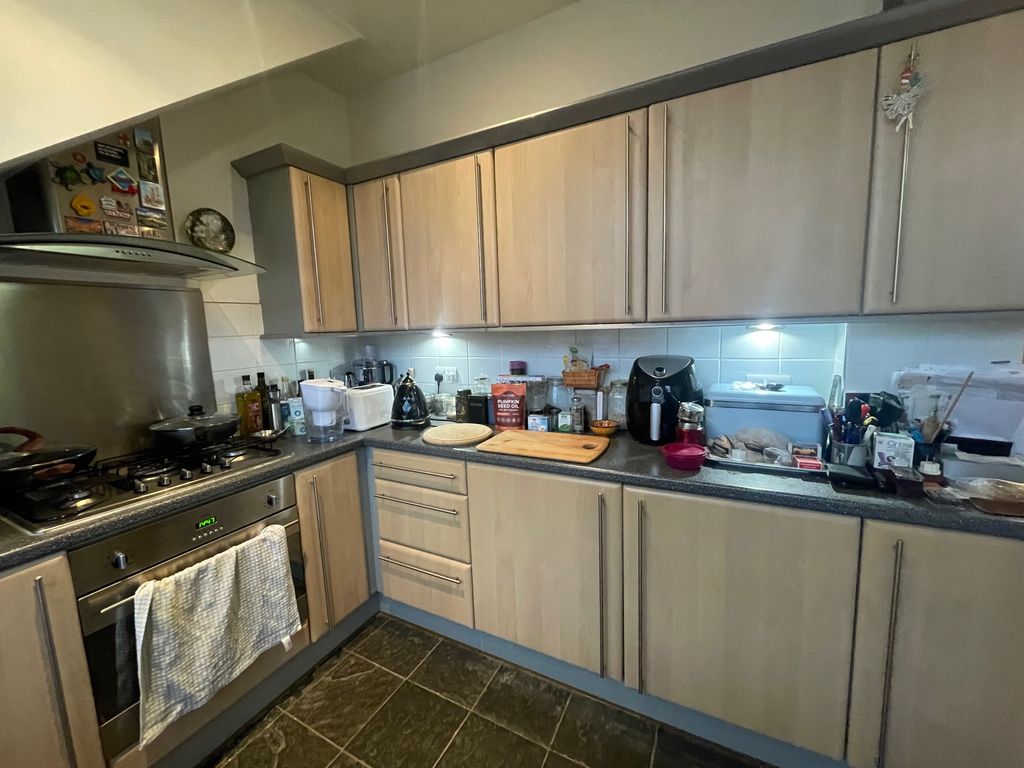 Property photo 3 of 7 Kitchen