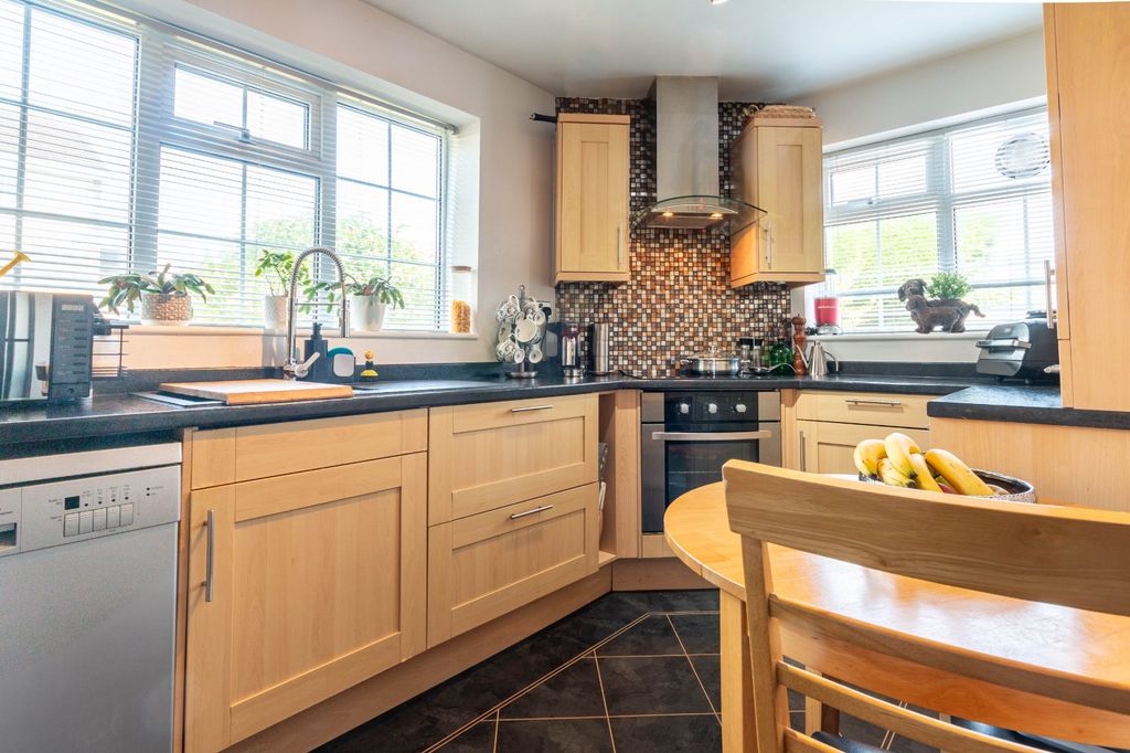 Property photo 3 of 11 Picture No. 32