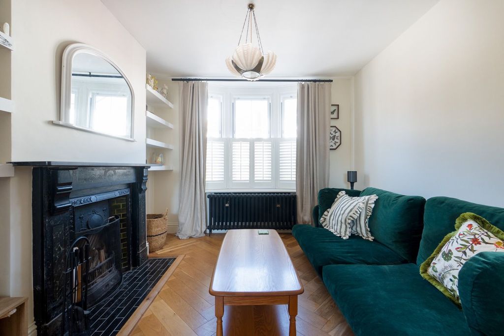 Property photo 2 of 11