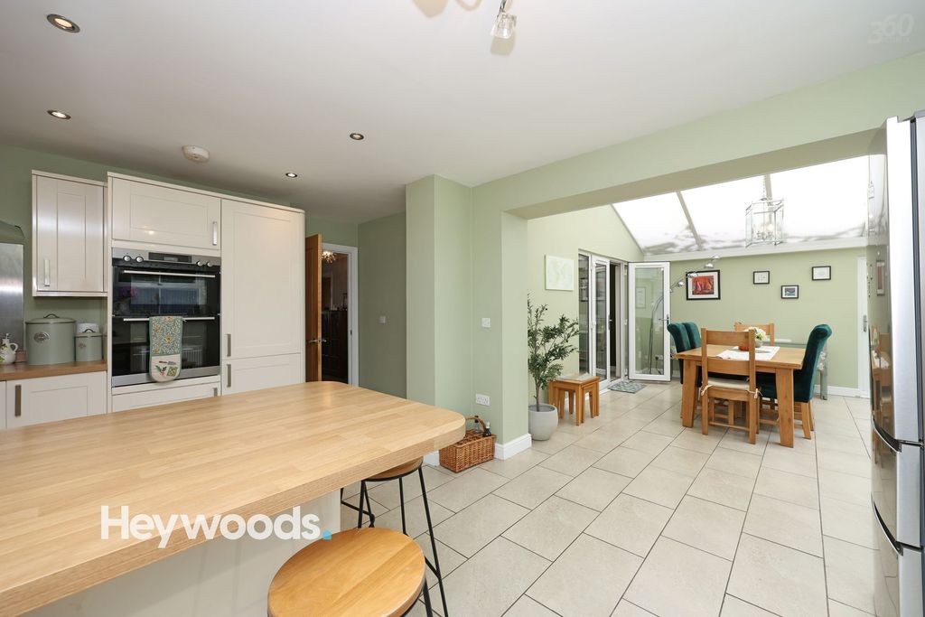 Property photo 3 of 59