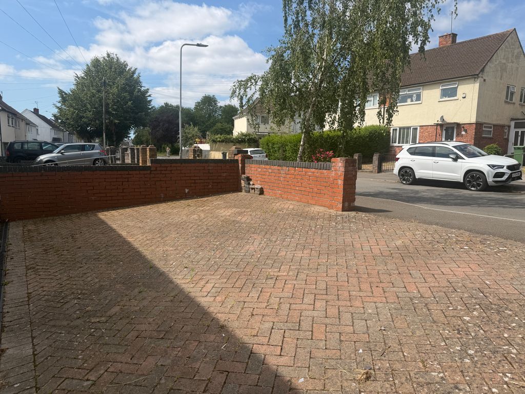 Property photo 2 of 33