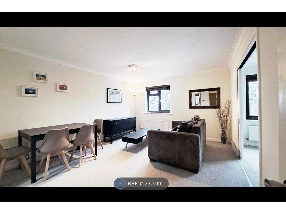 Property photo 2 of 16 Lounge