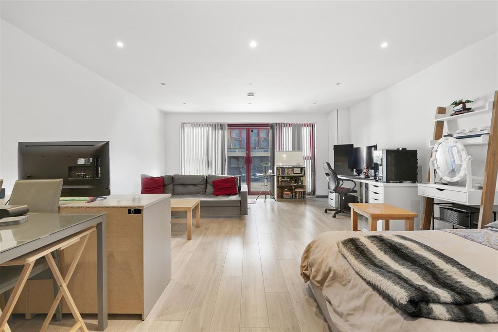 Property photo 2 of 8