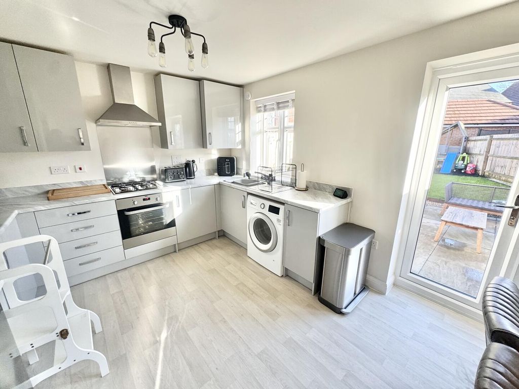 Property photo 2 of 18 Kitchen Diner