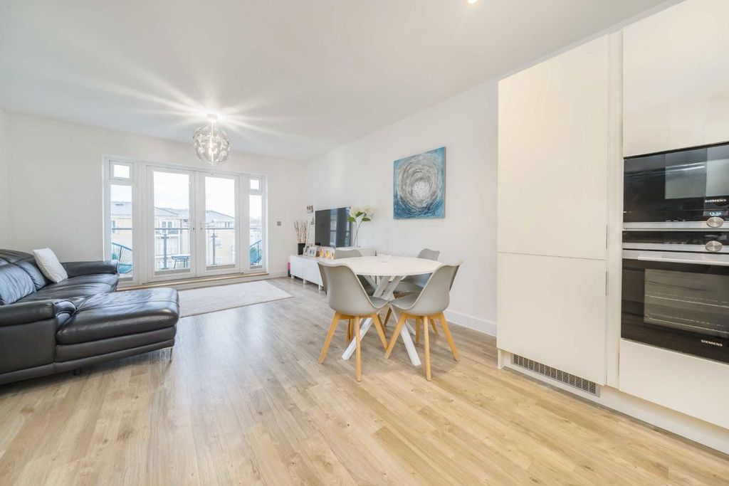 Property photo 2 of 8