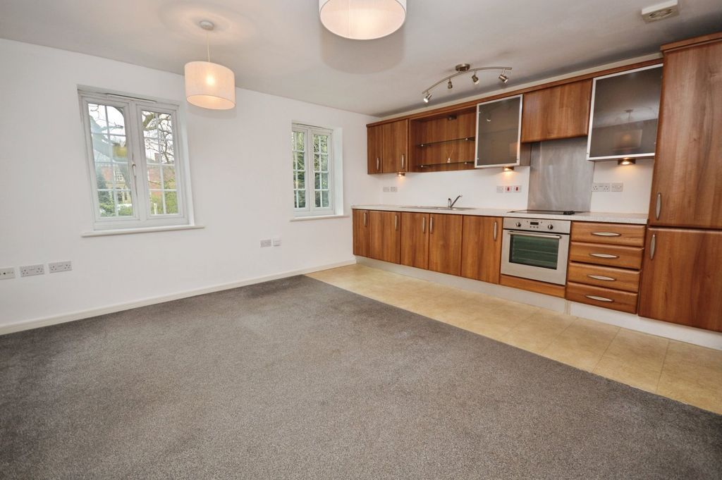 Property photo 2 of 13 Kitchen/Lounge