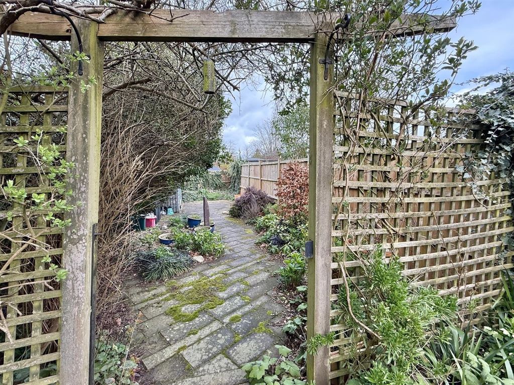 Property photo 2 of 13 Garden.Jpg