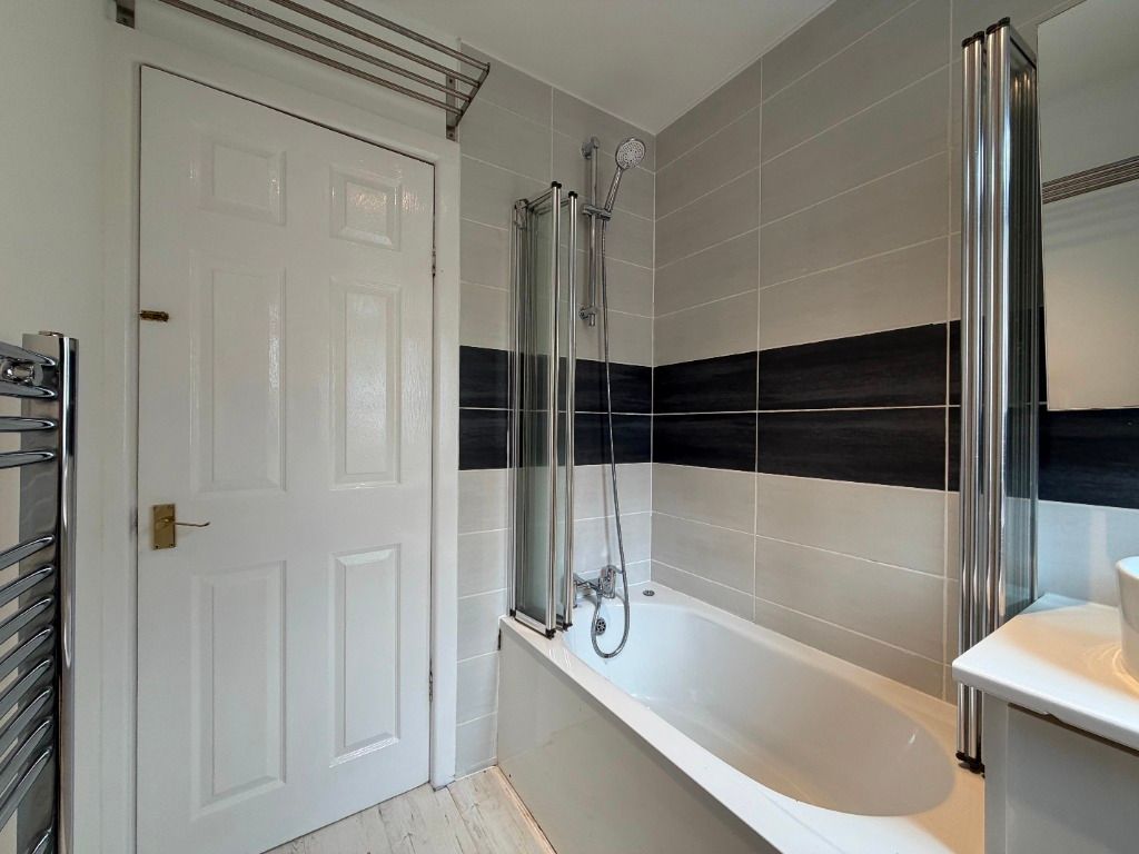 Additional image 13 of 2 bed flat to rentBruce Road, Paisley, Renfrewshire PA3