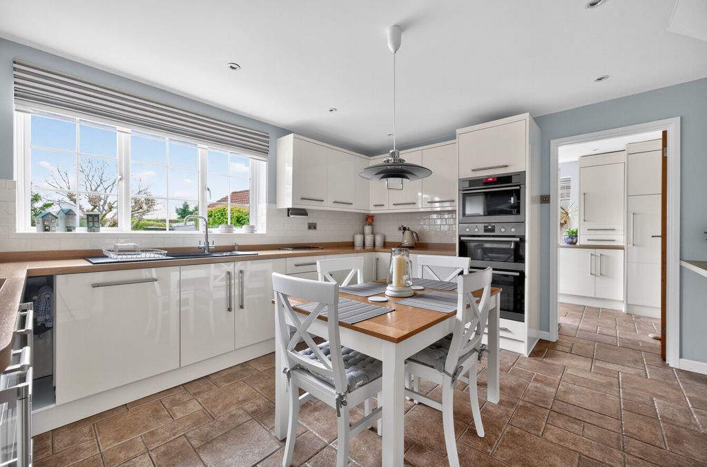 Property photo 3 of 15 1431710-13-69c69c...