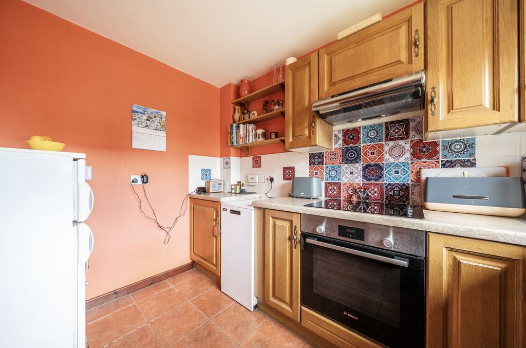 Property photo 3 of 18 -6A34Fee3d5429-l-1478484-12-6A345Cfdc3399