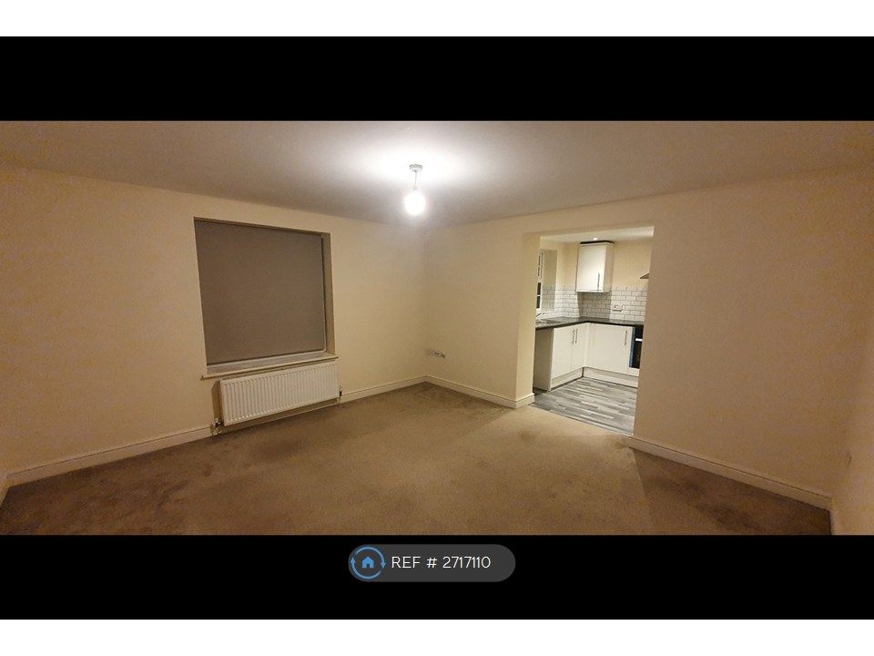 Property photo 2 of 8 Main Lounge &amp; Kitchen Access