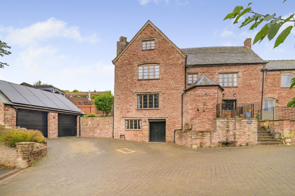Property photo 1 of 33