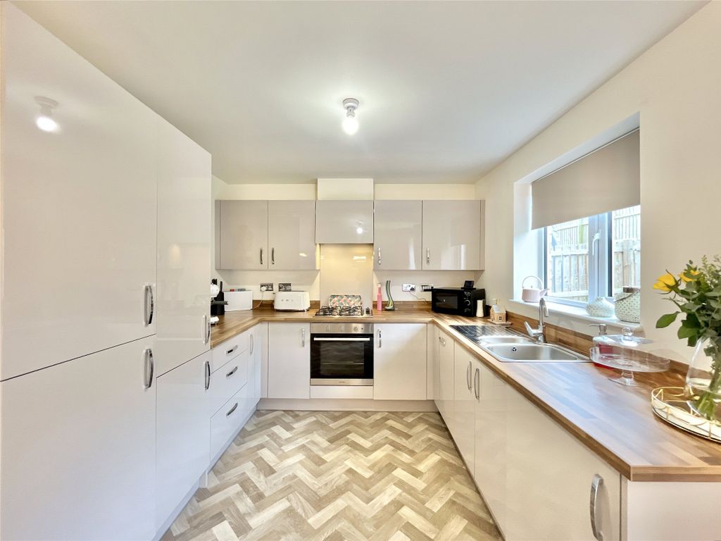 Property photo 3 of 24 Dining Kitchen