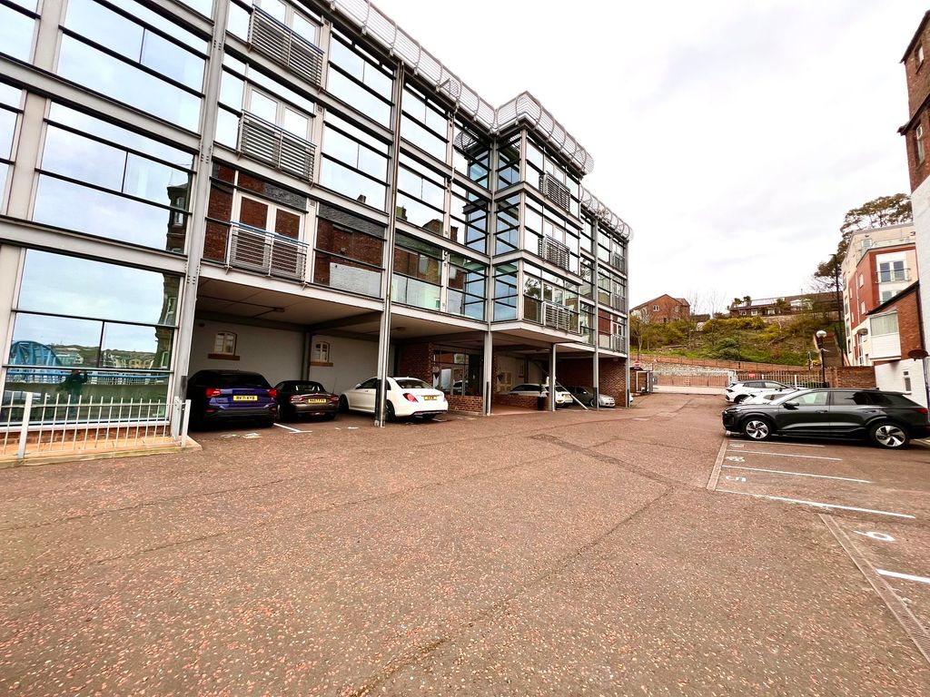 Property photo 2 of 32