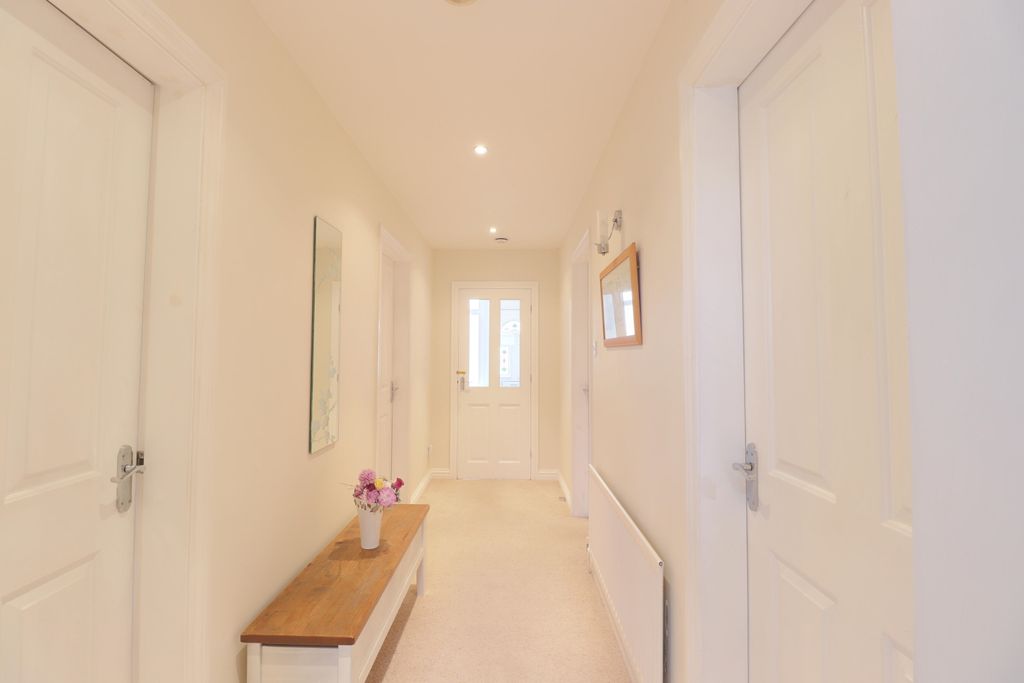 Property photo 3 of 12 Hall 2