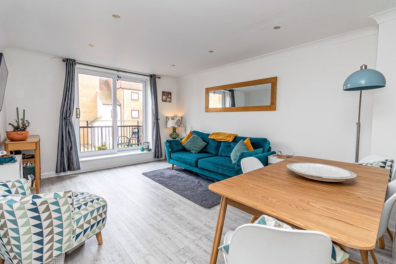 Property photo 2 of 28 .