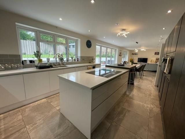 Property photo 3 of 20 Kitchen Diner/Family Room: