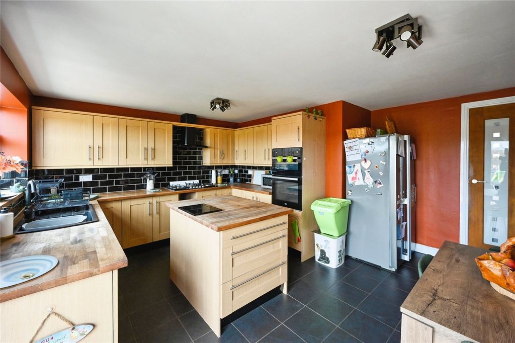 Property photo 3 of 21 Kitchen
