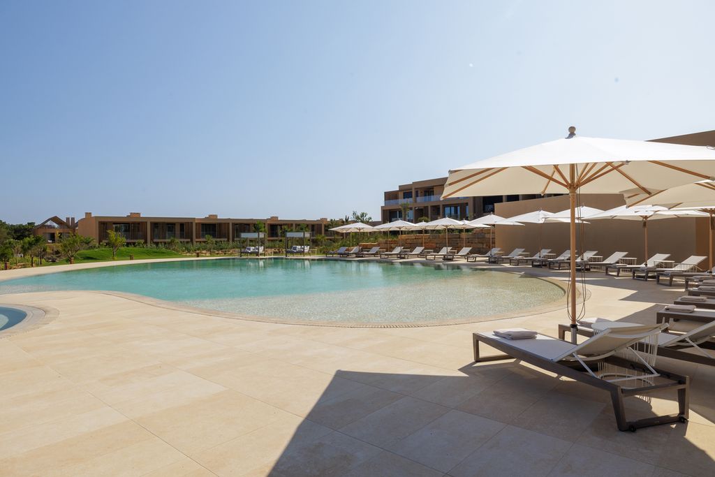 Property photo 2 of 26