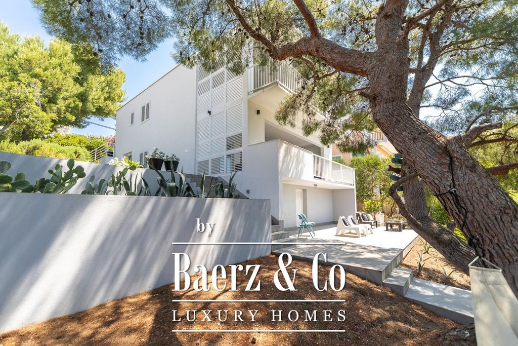 Property photo 2 of 22