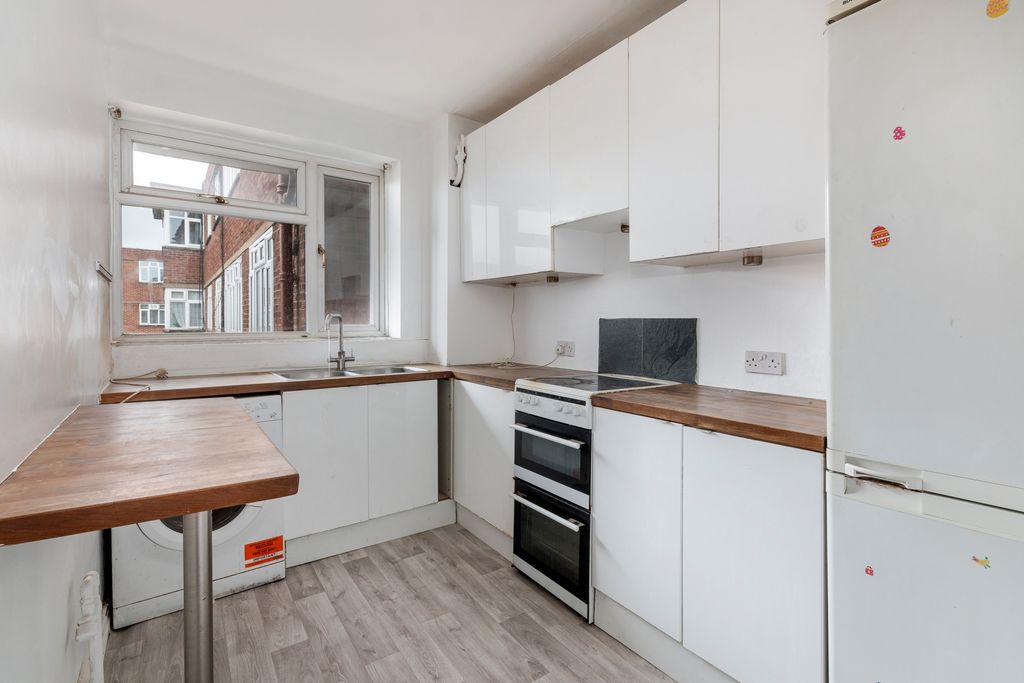 Property photo 2 of 8 Photo 3