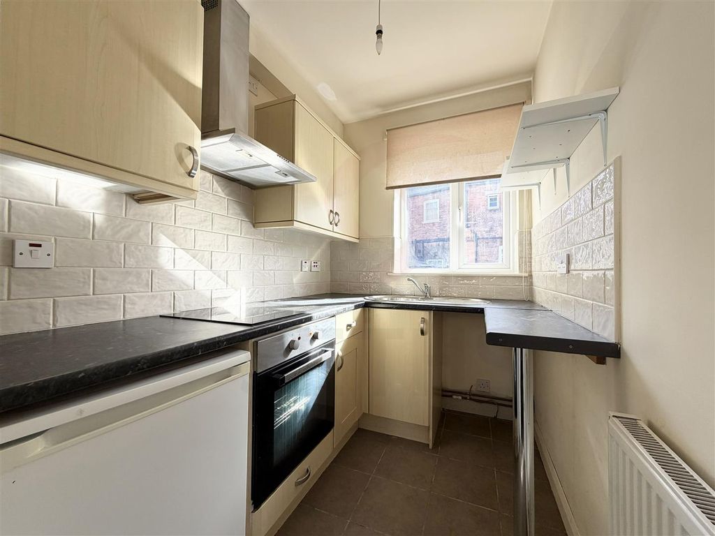 Property photo 3 of 6 Kitchen
