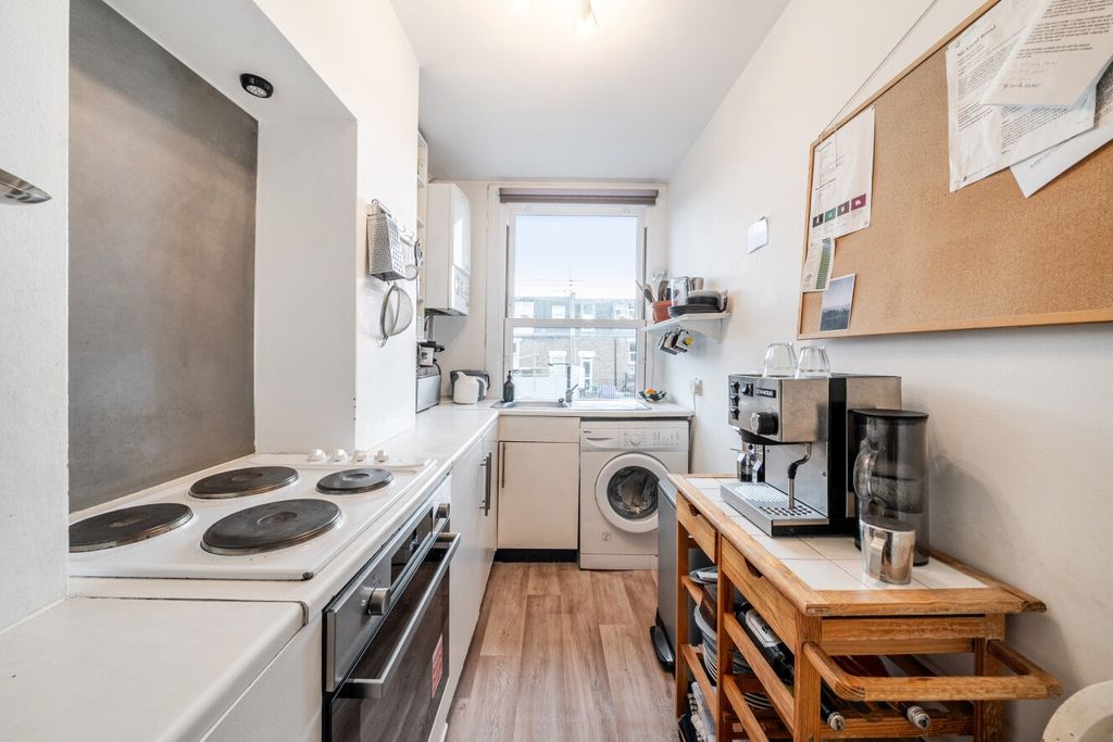 Property photo 3 of 16 Picture No. 17