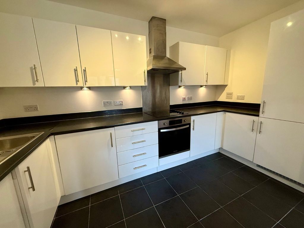 Property photo 2 of 10 Picture No. 12