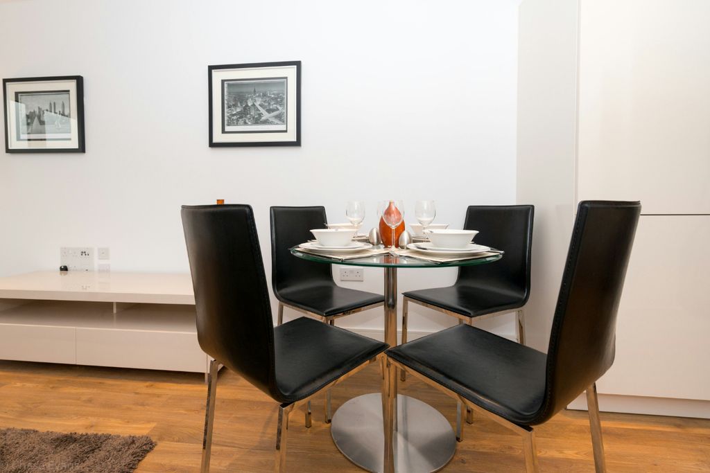 Property photo 3 of 8 Queensland Terrace,