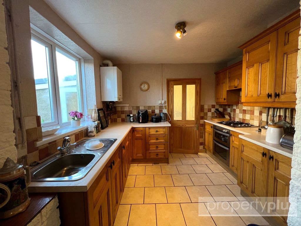 Property photo 2 of 15 Picture No. 11