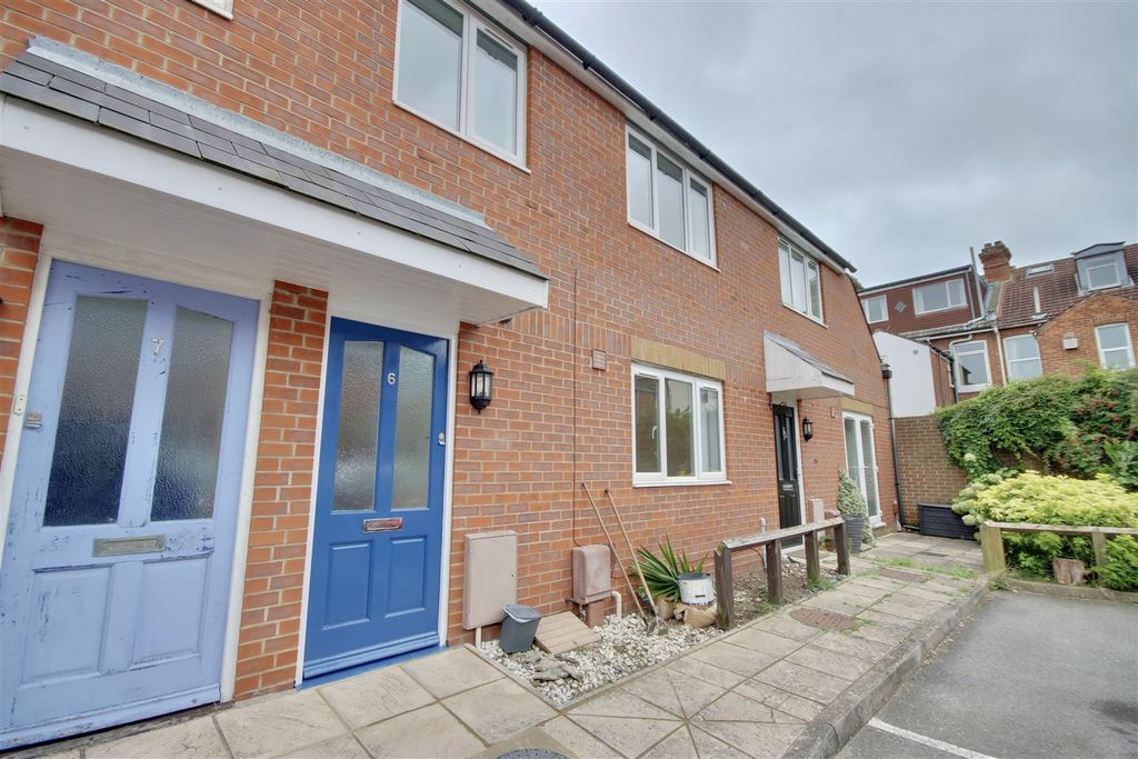 Property photo 1 of 10 65F86Dd9-Ba88-43Df-B460-467Cffbea16D_1_201_A.Jpeg