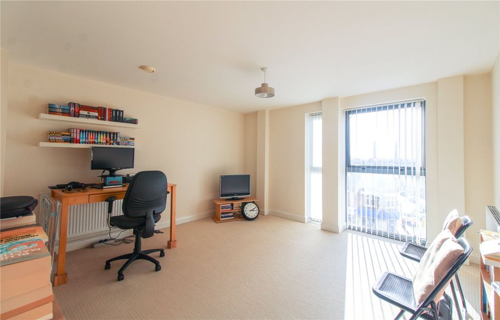 Property photo 2 of 7 Picture No. 09
