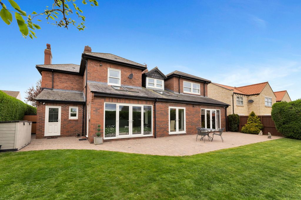 Property photo 1 of 42