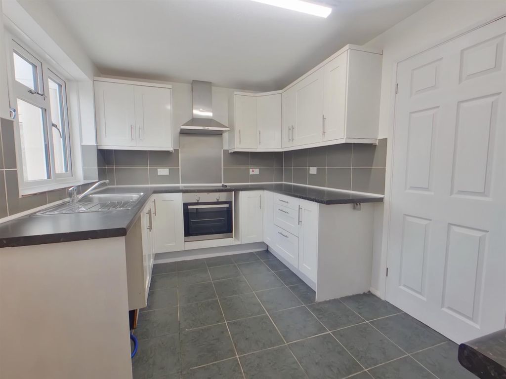 Property photo 3 of 14 Kitchen .Jpg