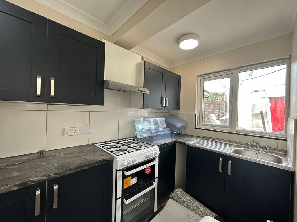 Property photo 1 of 6 Brand New 2 Bedroom For Rent In Hounslow Tw4