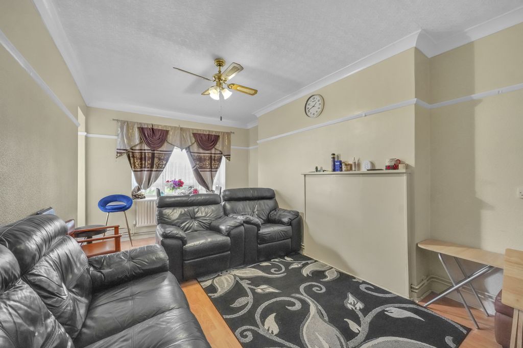 Property photo 3 of 9